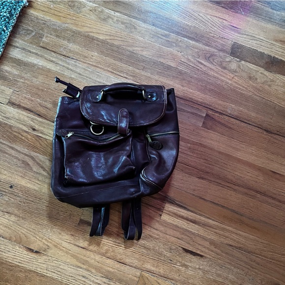 Vintage Frye Leather Backpack - Drawstring Closure Multiple Pockets Metal Zipper - Picture 4 of 9
